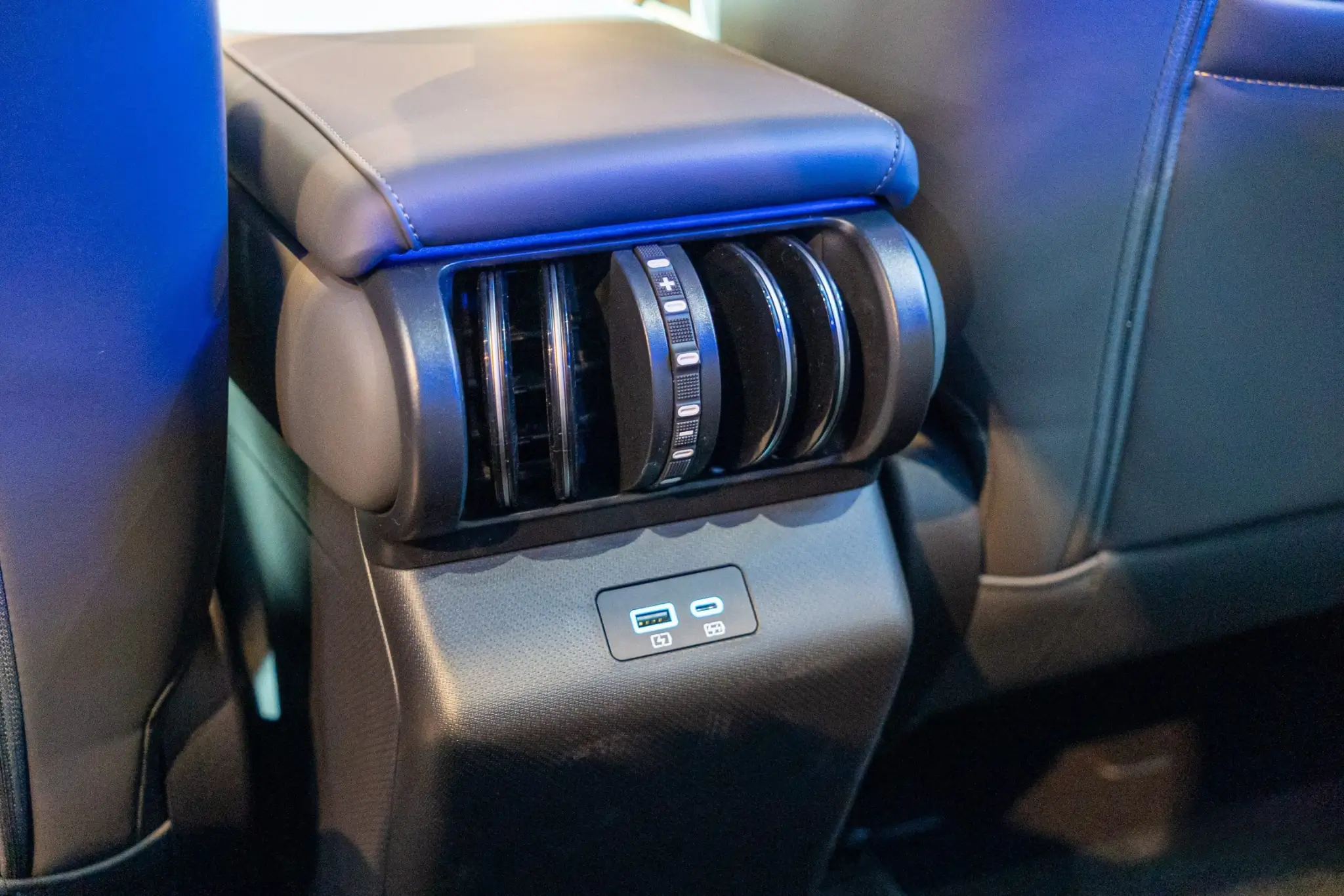 BYD-ATTO-3-Backseat-AC-5