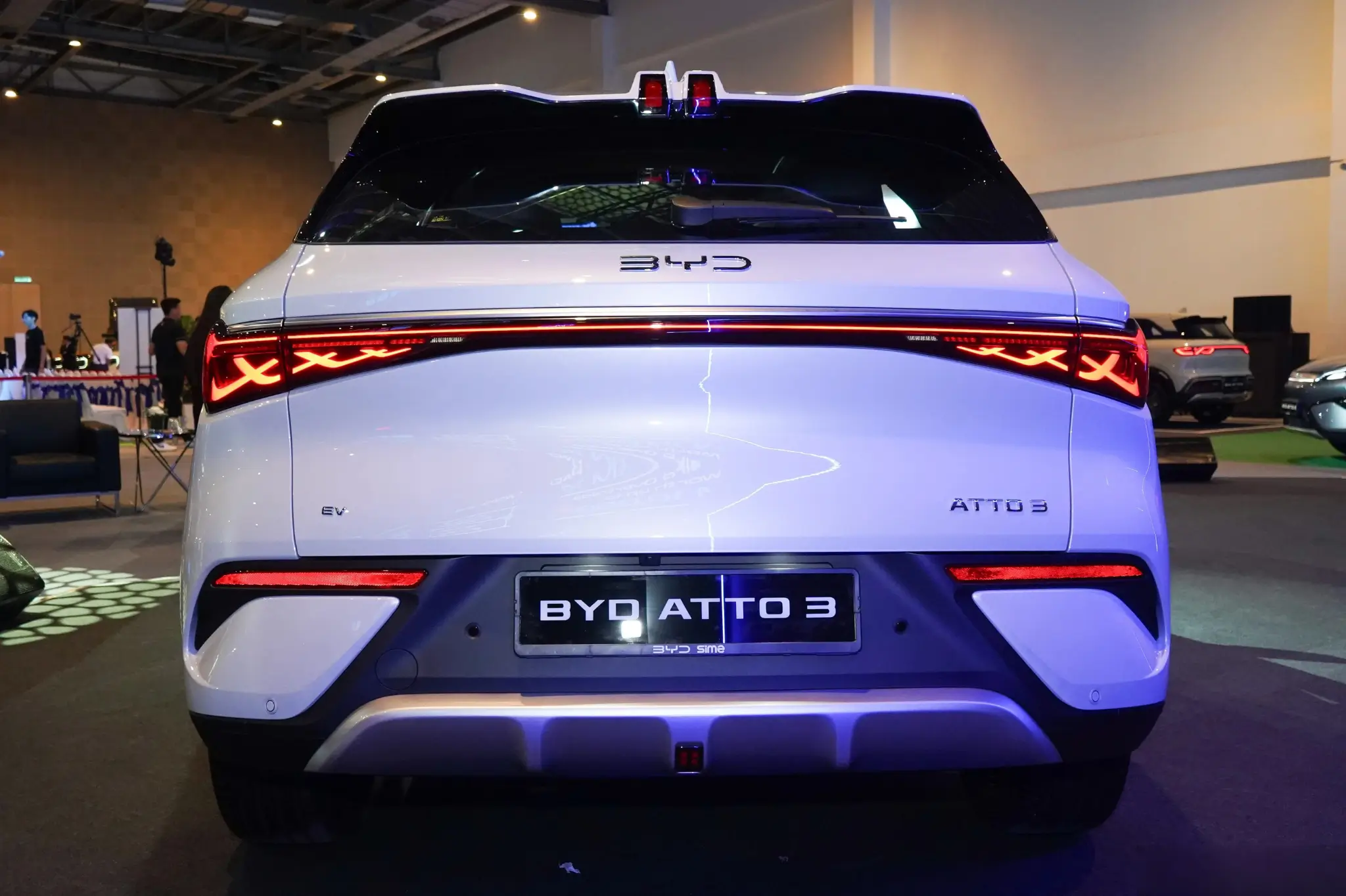 back-view-atto-3-2026